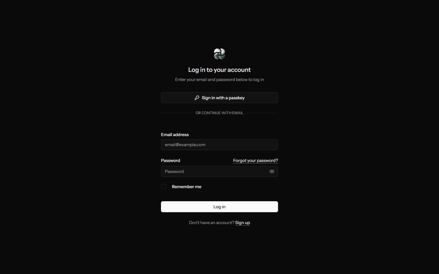 Login com passkey ou e-mail e senha, com dois fatores.